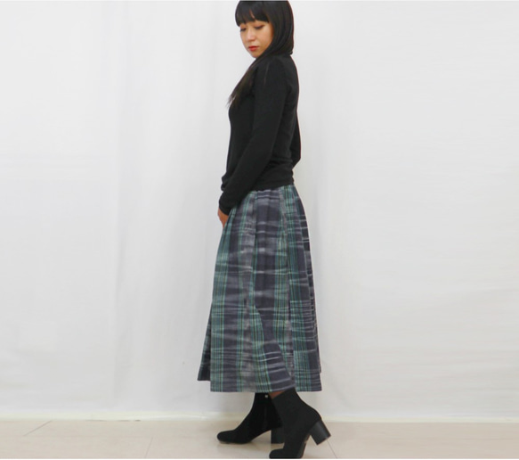 手織り綿縦縞絣ロングスカート、インディゴＸグリーンチェック柄、オールシーズン 6枚目の画像