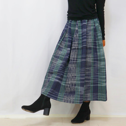 手織り綿縦縞絣ロングスカート、インディゴＸグリーンチェック柄、オールシーズン 1枚目の画像