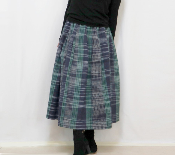 手織り綿縦縞絣ロングスカート、インディゴＸグリーンチェック柄、オールシーズン 7枚目の画像