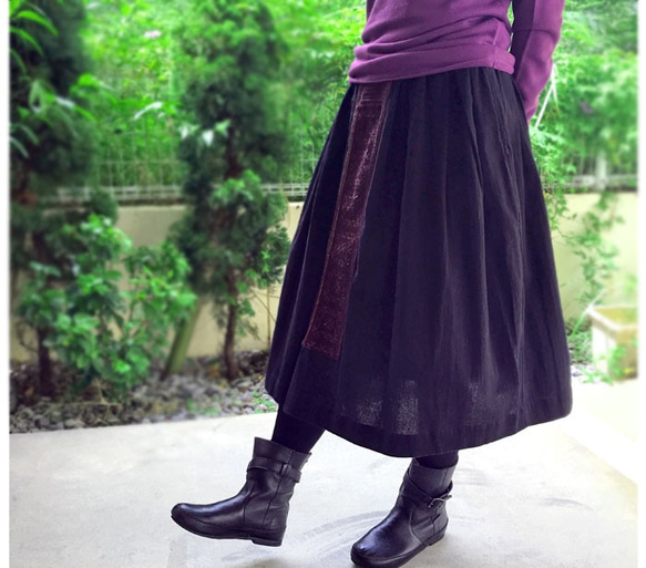71cm丈、モン族刺繍古布付きコットンロングスカート、黒、フリーサイズ 6枚目の画像