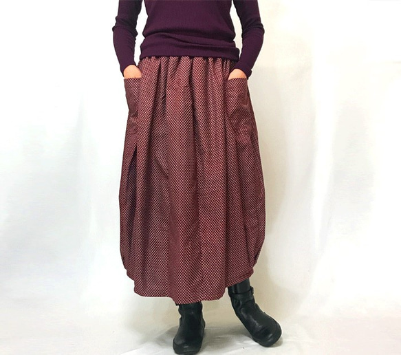 きものリメイクのロングスカート、バルーンスカート、エンジ色 2枚目の画像