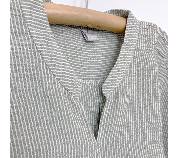 SALE☆体型カバー裾ねじりコットンクレープ長袖ブラウス、グレーストライプ 8枚目の画像