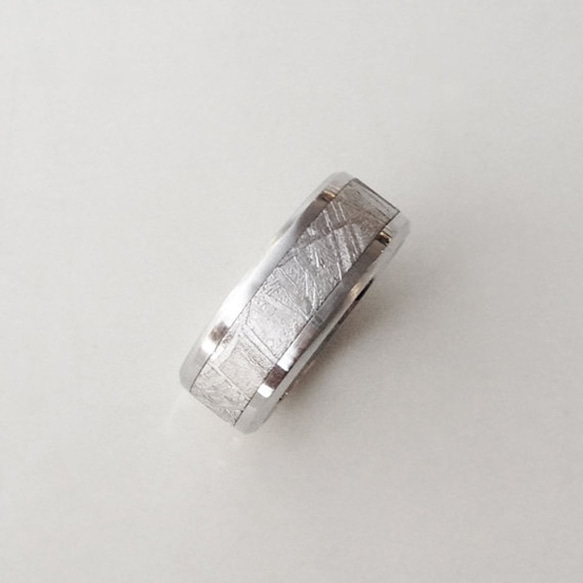 Rhodium/ Gold Plated Beveled Edges Meteorite Ring 3枚目の画像