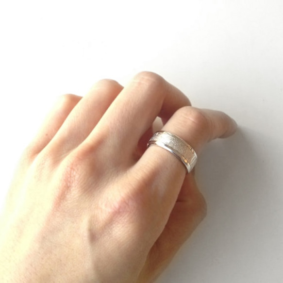 Rhodium/ Gold Plated Beveled Edges Meteorite Ring 4枚目の画像