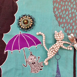 訂製款~貓咪嬉戲蜻蜓 水晶珍珠造型 胸針˙Jill&Joe施華洛世奇元素.外套的最愛˙獨家設計款 第3張的照片