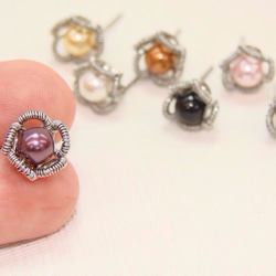 令人憐愛貼耳深紫色小花 不銹鋼金屬盤線 珍珠耳環˙Jill&Joe獨家設計款˙施華洛世奇水晶元素 第2張的照片