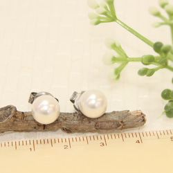 8MM經典白色珍珠 貼耳不銹鋼針耳環 針式or手作無痛夾式˙Jill&Joe獨家設計款˙施華洛世奇元素水晶珍珠 第1張的照片