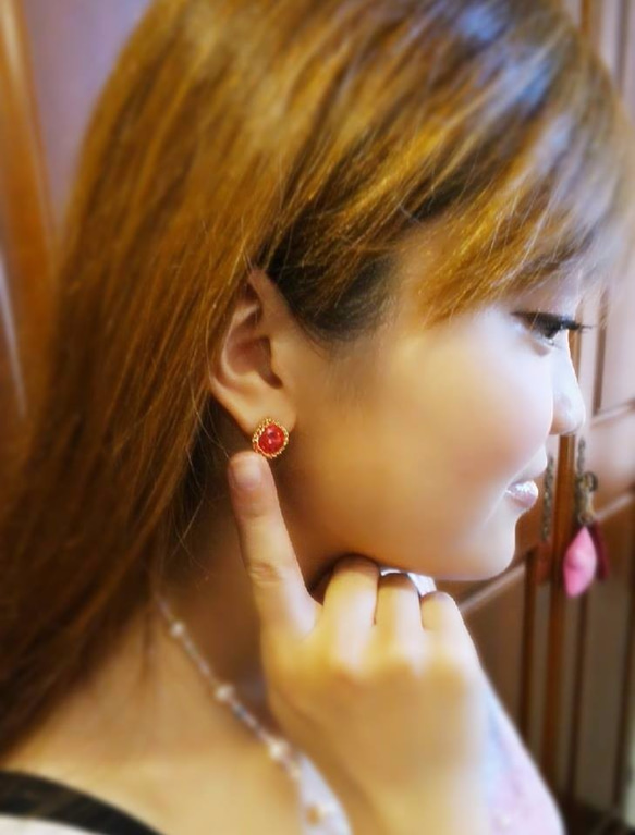 蓮花紅水晶 18Kgf網編 貼耳 針式耳環˙Jill&Joe施華洛世奇元素˙獨家設計款.可改夾式 第1張的照片