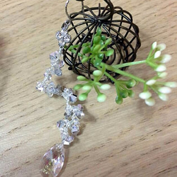 白蕾絲水滴水晶 勾針串珠垂墬長耳環˙Jill&Joe獨家設計款18Kgf˙施華洛世奇元素 stich水晶 花鑽(可改夾 第2張的照片
