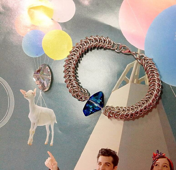 晶燦藍彩 一條龍水晶手環˙Jill&Joe獨家設計 施華洛世奇元素 層層套圈給你不一樣的個性 第2張的照片