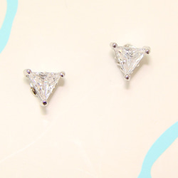 細緻亮麗三角天然鋯石水晶 貼耳針式耳環.Jill&Joe獨家盤線18Kgf設計款 第2張的照片
