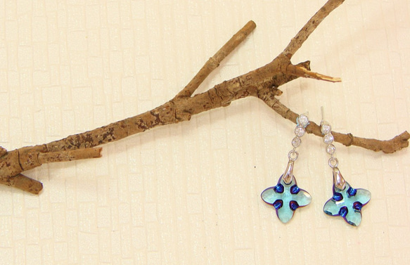 藍色部落風 水晶垂墬 3鑽耳針.Jill&Joe獨家手作設計 .施華洛世奇元素 第2張的照片