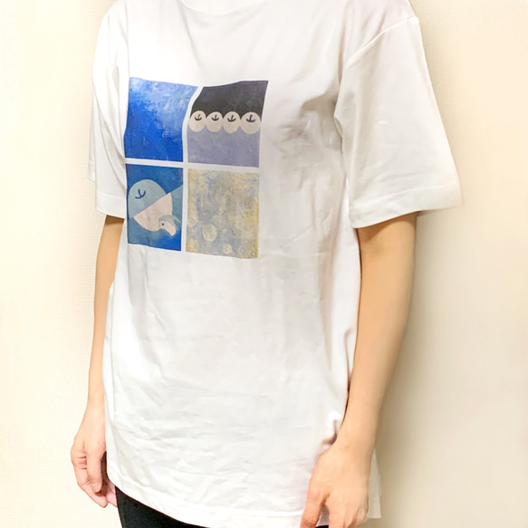 アートTシャツ ブルーアソート りんご・月・海 ブルー×水色 モダンアート 4枚目の画像