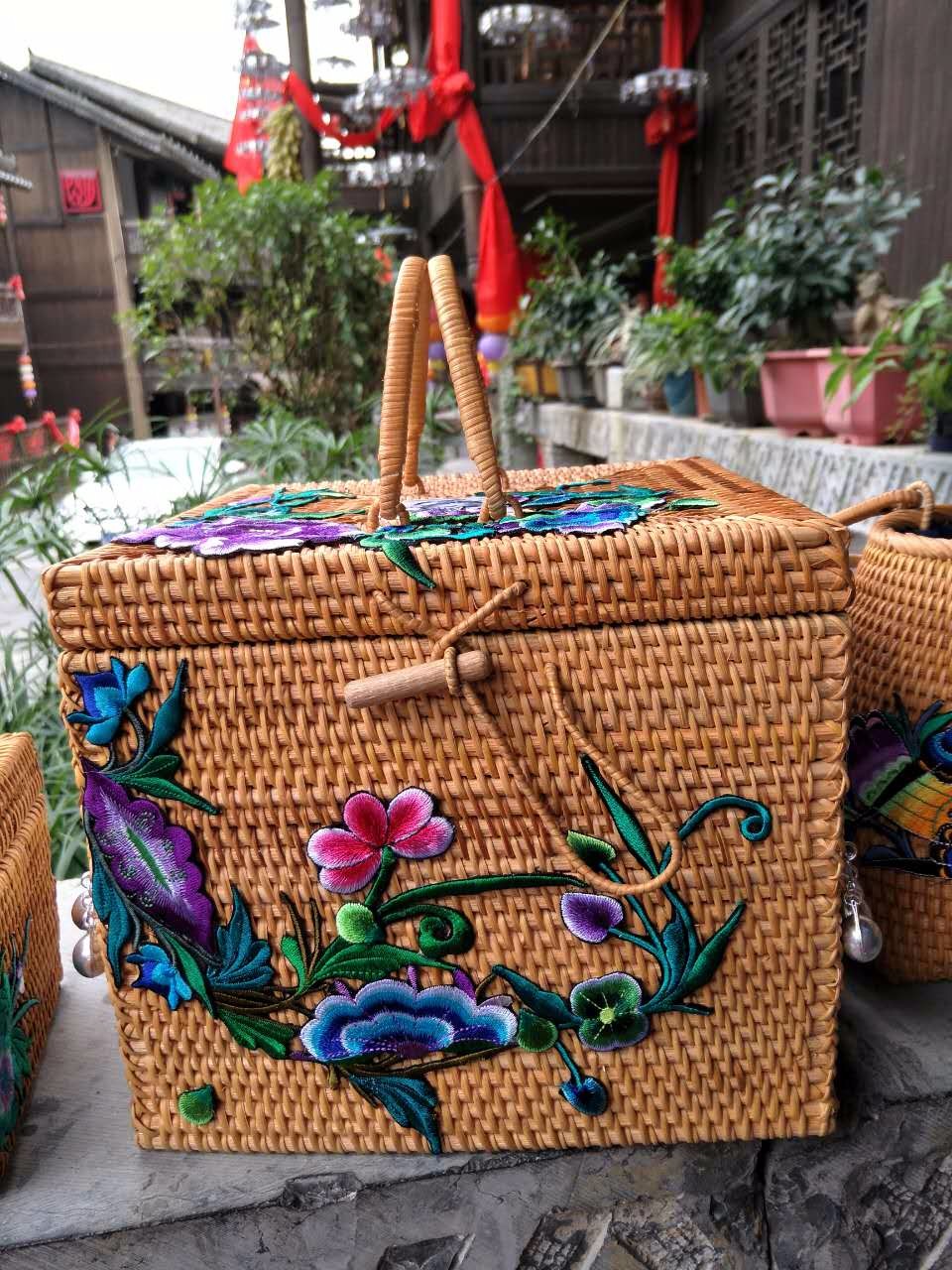 角刺繍ハンドバッグ