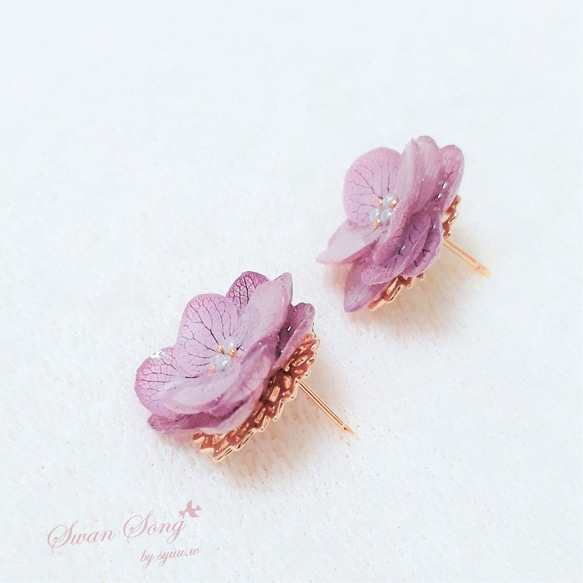永生花♡ 粉紫 繡球花開耳環 (耳針/耳夾) 第3張的照片