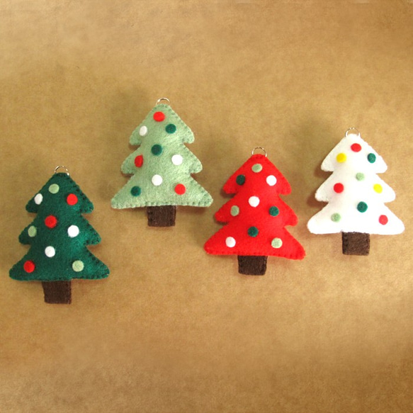 手工不織布吊飾：可愛點點聖誕樹（手機吊飾、鑰匙圈、包包吊飾） 第2張的照片