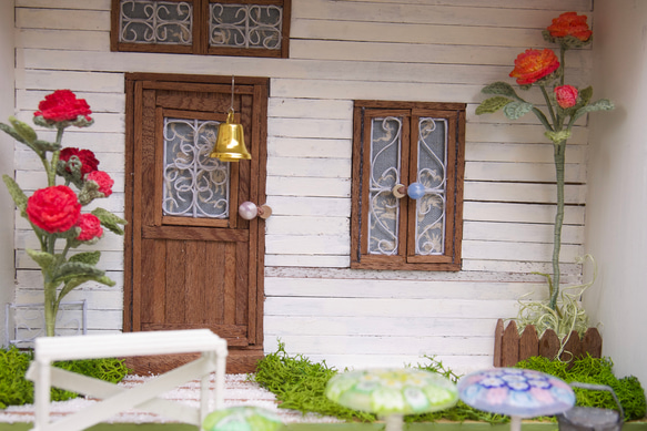 レースかぎ針編み「ガーデニング好きのバラの庭」ミニガーデン　ジオラマ　ミニチュア雑貨　小さなお部屋シリーズ 4枚目の画像
