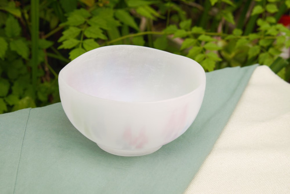 幻のガラス工芸パートドヴェール技法で制作した乳白色小花紋小鉢　茶わん 4枚目の画像