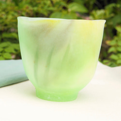 幻のガラス工芸パートドヴェール技法で制作した黄色と緑の波口