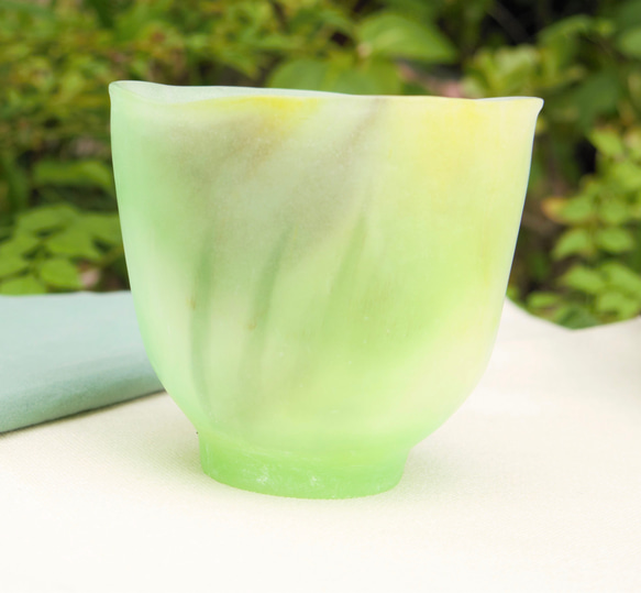 幻のガラス工芸パートドヴェール技法で制作した黄色と緑の波口