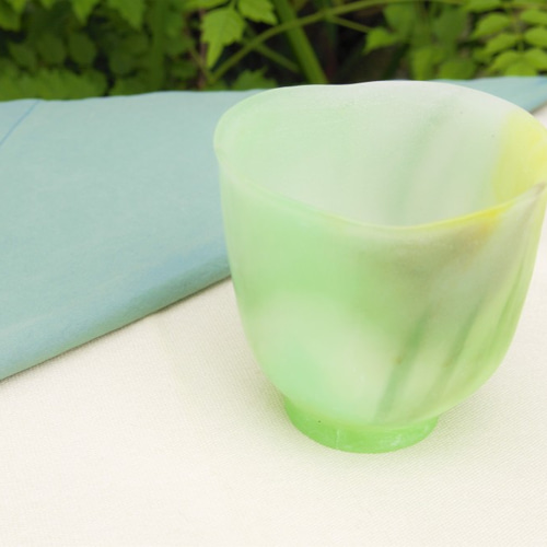 幻のガラス工芸パートドヴェール技法で制作した黄色と緑の波口