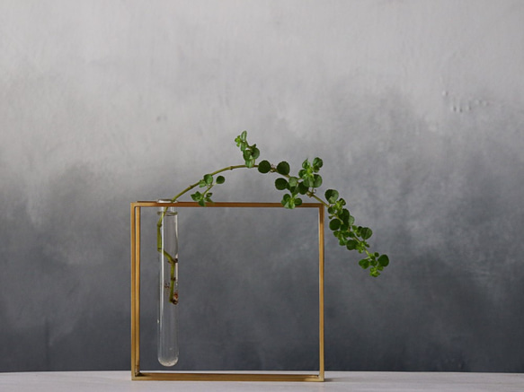 花瓶 / Brass plant holder 1枚目の画像