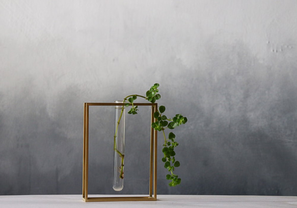 花瓶 / Brass plant holder 1枚目の画像