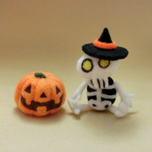ハロウィンマスコット 骸骨とカボチャ 羊毛フェルト ゆらふう 通販