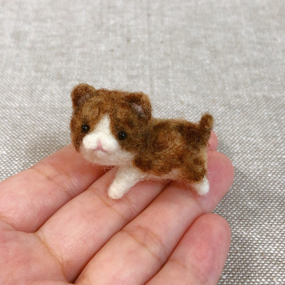 小さな猫 体長約3cm 2枚目の画像