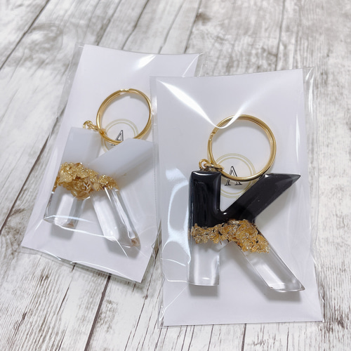 バイカラー♡レジンのアルファベットチャーム♡【Blackブラック