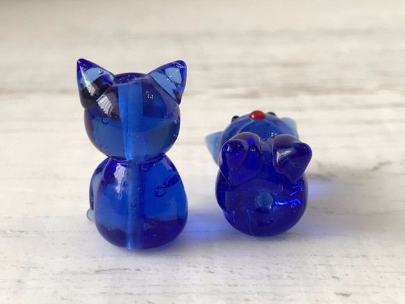 可愛い猫/ガラスビーズ /２個/da276/24ｍｍ/コバルトブルー/ ネコ ねこ/トンボ玉/とんぼ玉/根付 3枚目の画像