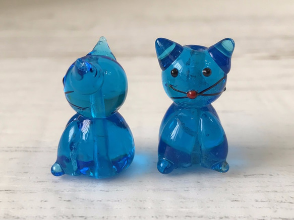 可愛い猫/ガラスビーズ /２個/da279/24ｍｍ/ブルー/ ネコ ねこ/トンボ玉/とんぼ玉/根付 2枚目の画像