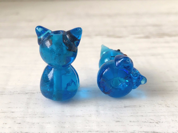 可愛い猫/ガラスビーズ /２個/da279/24ｍｍ/ブルー/ ネコ ねこ/トンボ玉/とんぼ玉/根付 3枚目の画像