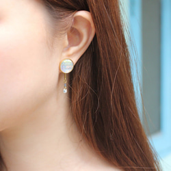 ◆hippie◆ Irised Mermaid Scale Long Chain Earring -WhiteLight 4枚目の画像