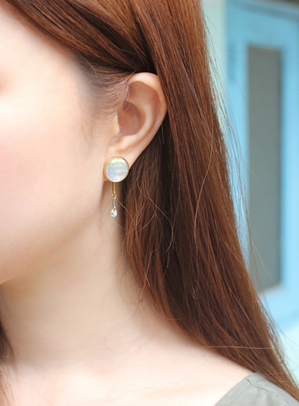 ◆hippie◆ Irised Mermaid Scale Long Chain Earring -WhiteLight 4枚目の画像