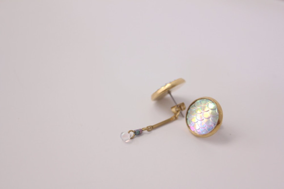 ◆hippie◆ Irised Mermaid Scale Long Chain Earring -WhiteLight 8枚目の画像