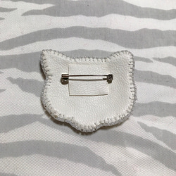 フテネコさんビーズ刺繍ブローチ 2枚目の画像