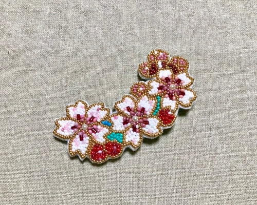 こり 桜 ビーズ 刺繍 ブローチ ハンドメイドアクセサリー こり 桜 ビーズ 刺繍 ブローチ ハンドメイドアクセサリー こり