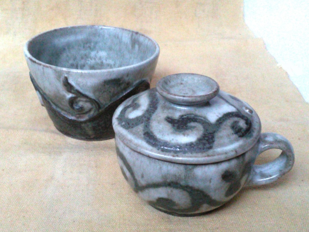 ＊送料無料＊蓋物と蕎麦猪口のセット～唐草文様