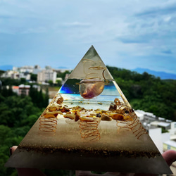 （sold 售罄）「幾何世界」 奧剛石能量金字塔 紫超七&密臘琥珀 第2張的照片