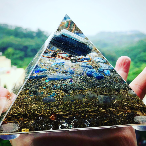 「靈魂藍圖」藍晶石 拉長石  奧剛石金字塔✨ 第4張的照片