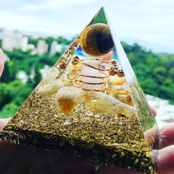「財富。力量」虎眼石 黃水晶 奧剛石金字塔 ✨✨ 第1張的照片