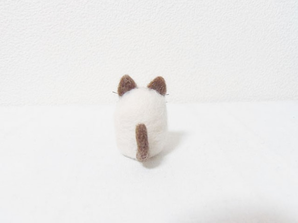 羊毛フェルト コロ猫　シャム猫 4枚目の画像