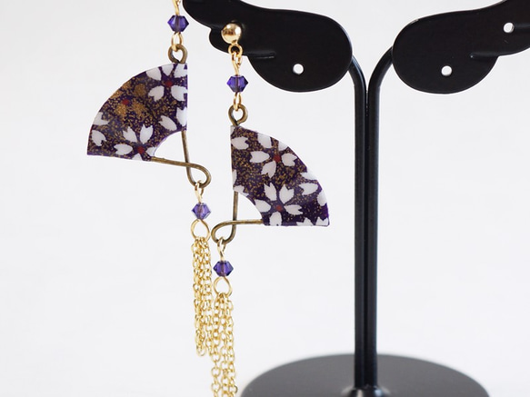 [千代神] 流蘇深紫櫻花紋扇形耳環 第1張的照片