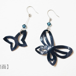 【千代紙】アシンメトリーな蝶ピアス　藍染 3枚目の画像