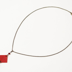 【千代紙×革】ミニキューブのネックレス　赤 2枚目の画像