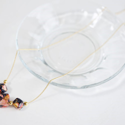 【千代紙】ミニキューブのネックレス　ネイビー系 3枚目の画像