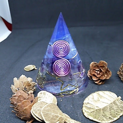 浄化の魔法を封じ込めた円錐のオルゴナイト 1枚目の画像