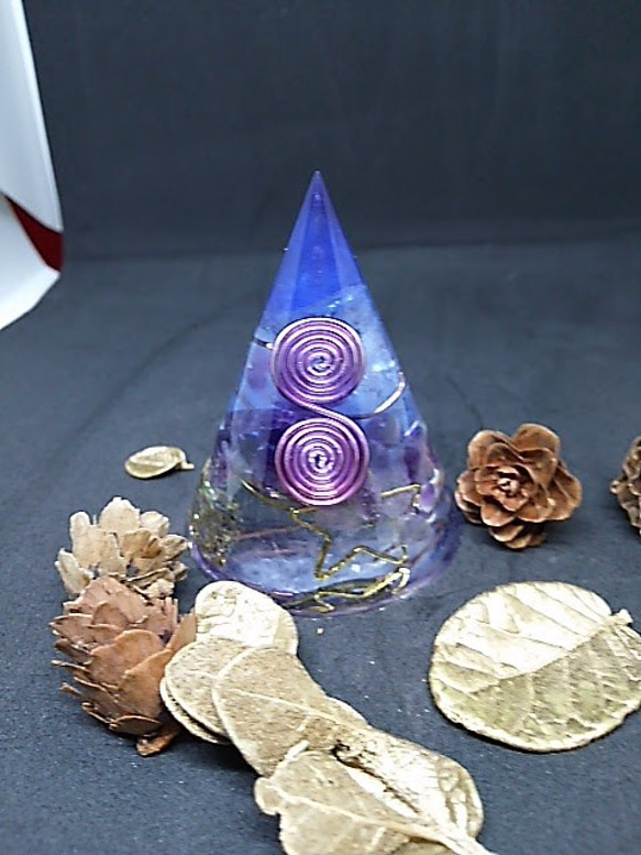 浄化の魔法を封じ込めた円錐のオルゴナイト 1枚目の画像