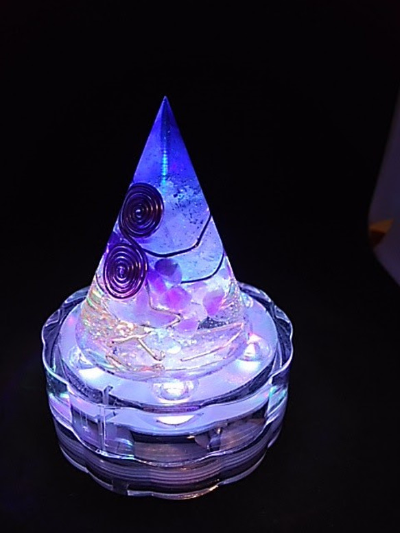 浄化の魔法を封じ込めた円錐のオルゴナイト 6枚目の画像